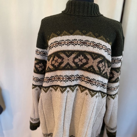 Women’s Turtleneck Sweater// Large// Brand-Sweater Project - Picture 4 of 4